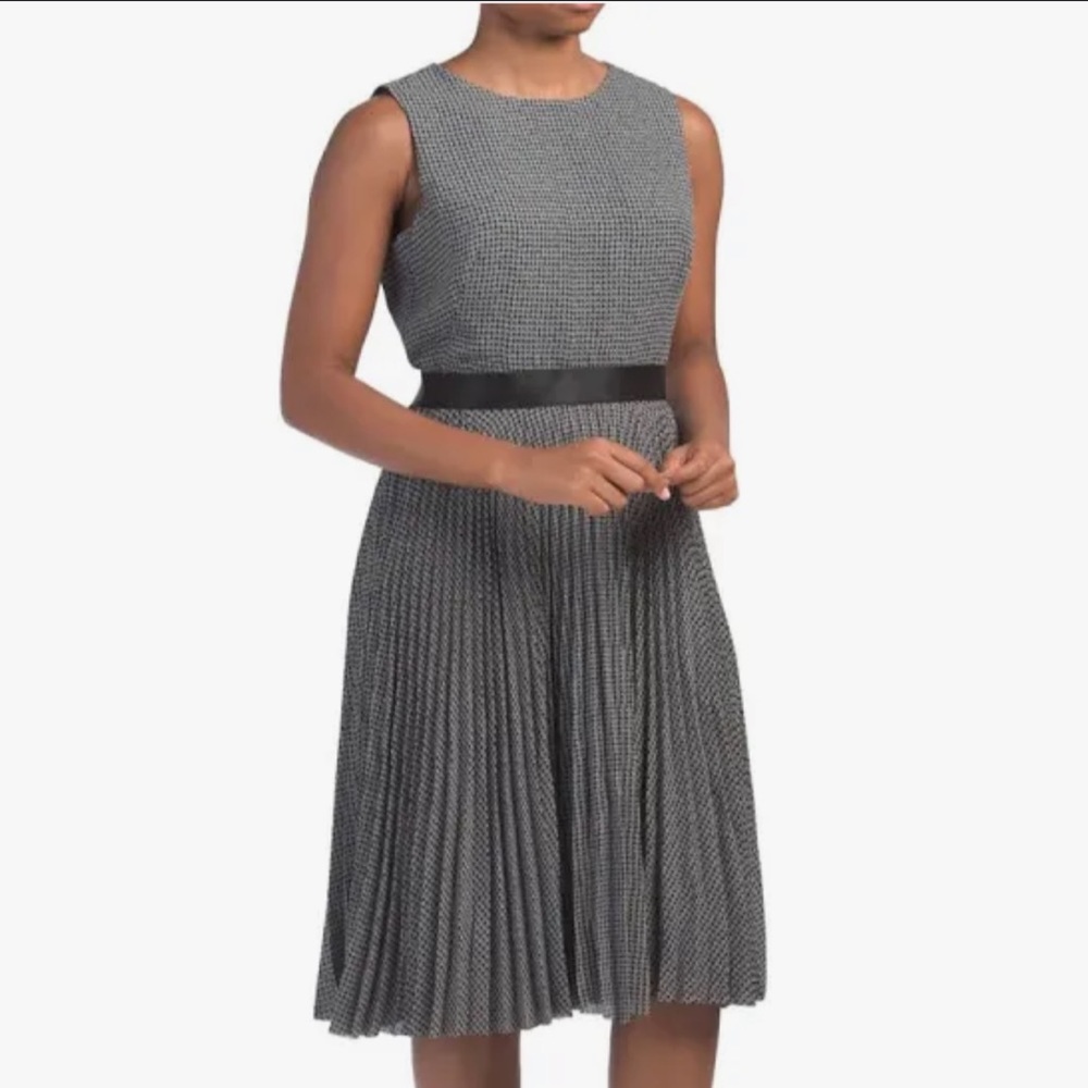 EUC - Max studio crepe pleated midi dress.